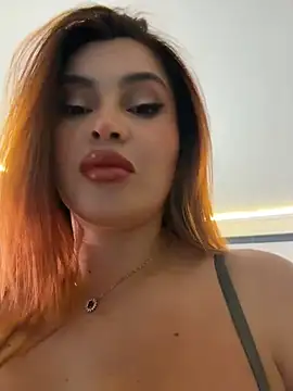 Snapshot of AbrilColls_ chatting on July 8, 11:53 pm AbrilColls online show from July 8, 11:53 pm