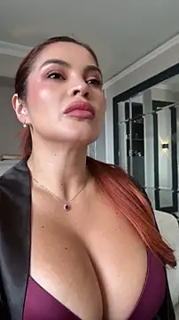 Snapshot of AbrilColls_ chatting on August 2, 6:39 pm AbrilColls online show from August 2, 6:39 pm