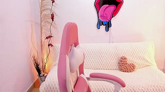 Snapshot of EmmaMyers1 chatting on November 5, 11:16 pm EmmaMyers1 online show from November 5, 11:16 pm