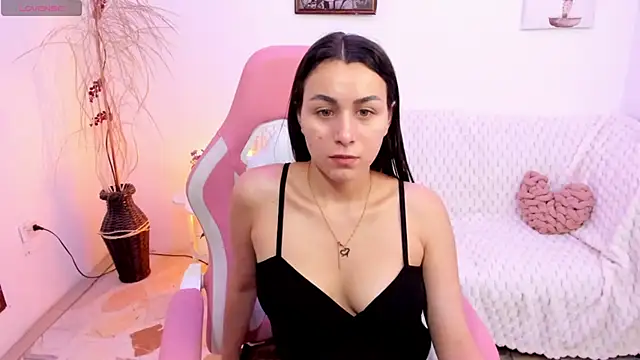 Snapshot of EmmaMyers1 chatting on May 5, 8:50 pm EmmaMyers1 online show from May 5, 8:50 pm