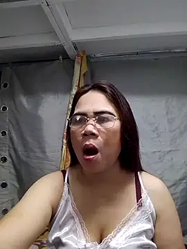 Snapshot of erma_joy chatting on May 5, 9:56 pm erma joy online show from May 5, 9:56 pm