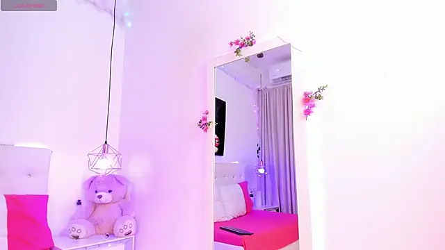 Nara Pink online show from December 15, 2:32 pm