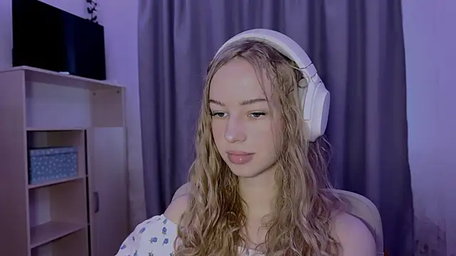 LunaCrave online show from October 29, 11:56 am