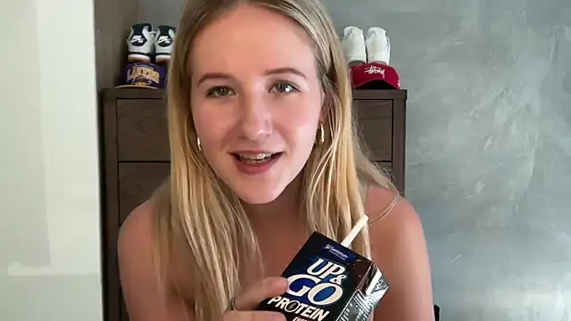 itssosierra online show from February 19, 11:34 pm