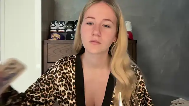 itssosierra online show from May 21, 12:28 am