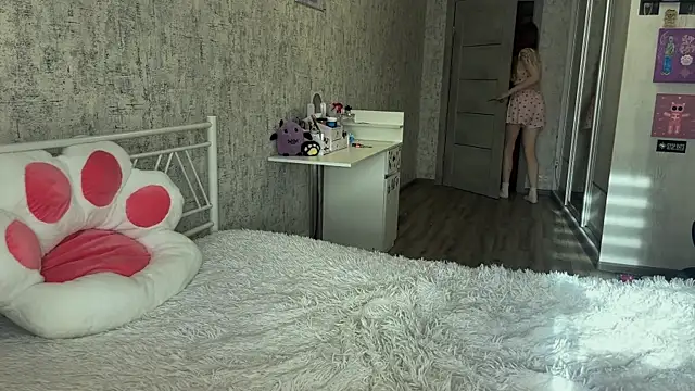 Snapshot of SinVelvet chatting on October 29, 8:38 am SinVelvet online show from October 29, 8:38 am