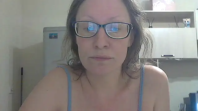 Snapshot of Tavriona chatting on February 20, 1:44 pm Tavriona online show from February 20, 1:44 pm