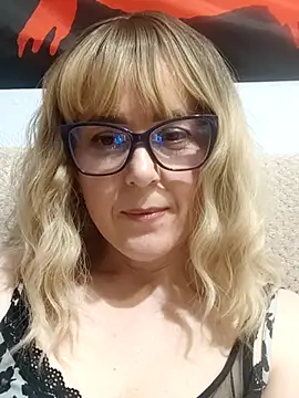 Amelialove42 online show from April 30, 6:25 pm