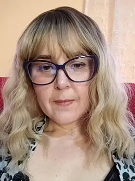 Amelialove42 online show from May 5, 3:20 pm
