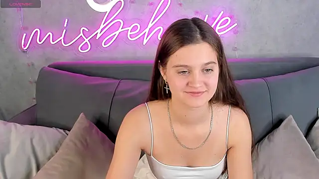 Renesmy Black online show from October 17, 1:09 am