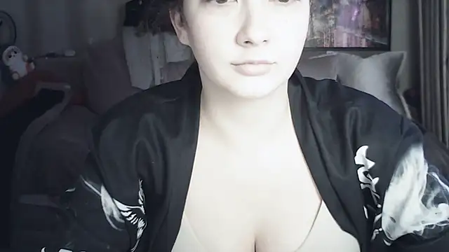 Snapshot of MoodieMira chatting on June 27, 5:07 pm MoodieMira online show from June 27, 5:07 pm