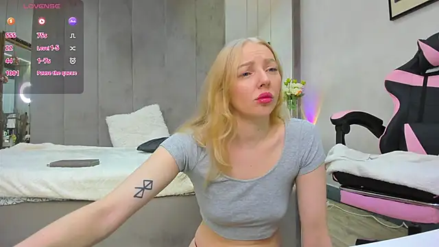 Snapshot of SundyRose chatting on November 15, 9:32 pm SundyRose online show from November 15, 9:32 pm