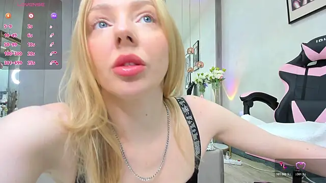 Snapshot of SundyRose chatting on November 19, 8:31 pm SundyRose online show from November 19, 8:31 pm