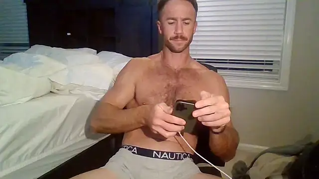 Snapshot of Hammer1128 chatting on November 13, 6:12 am Hammer1128 online show from November 13, 6:12 am