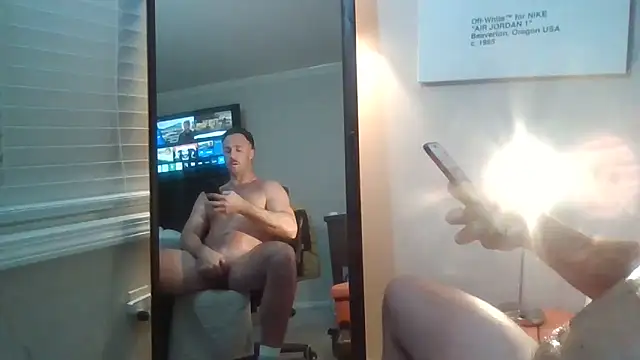 Snapshot of Hammer1128 chatting on March 23, 4:38 am Hammer1128 online show from March 23, 4:38 am