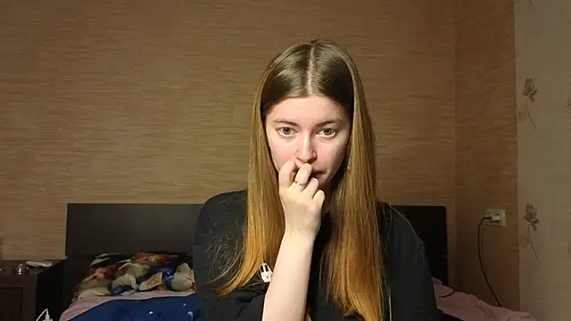 Snapshot of EmiliaCouple chatting on June 29, 11:32 am EmiliaCouple online show from June 29, 11:32 am