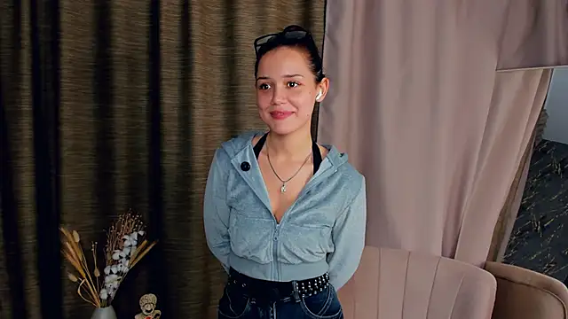 Snapshot of NadineBurritt chatting on October 13, 1:00 pm NadineBurritt online show from October 13, 1:00 pm