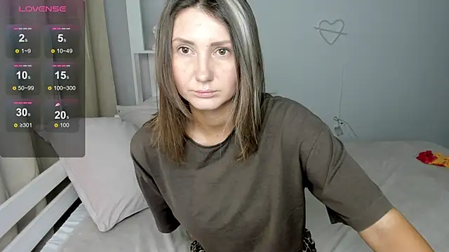 Snapshot of NikkiKiss__ chatting on October 25, 1:35 am NikkiKiss online show from October 25, 1:35 am