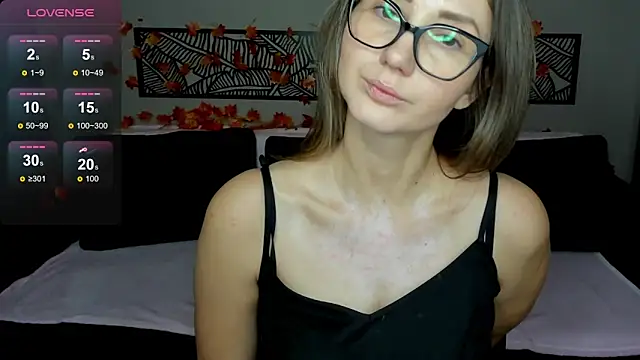 Snapshot of NikkiKiss__ chatting on November 2, 2:25 am NikkiKiss online show from November 2, 2:25 am