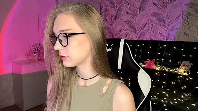 EvaPeace online show from December 3, 7:23 pm