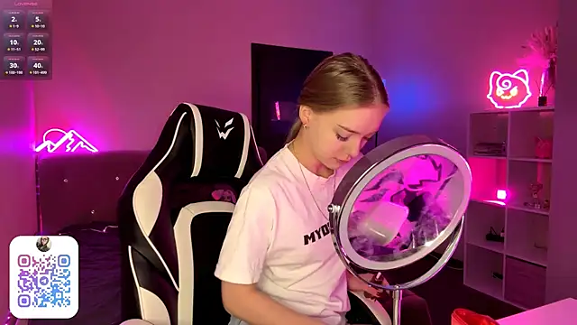 EvaPeace online show from March 2, 8:26 pm