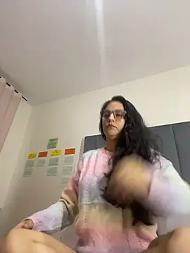 Snapshot of julieta_rossi chatting on November 28, 3:20 am julieta rossi online show from November 28, 3:20 am