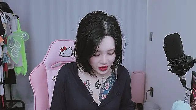 Snapshot of MISA_02 chatting on April 2, 7:28 am MISA 02 online show from April 2, 7:28 am