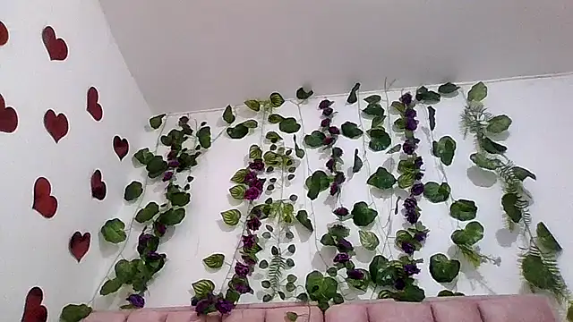 Snapshot of abby_moss_2 chatting on May 11, 12:33 pm abby moss 2 online show from May 11, 12:33 pm