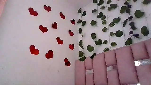 Snapshot of abby_moss_2 chatting on June 1, 12:40 pm abby moss 2 online show from June 1, 12:40 pm