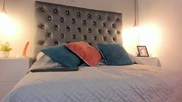 Miiaa Star  online show from November 17, 12:33 pm