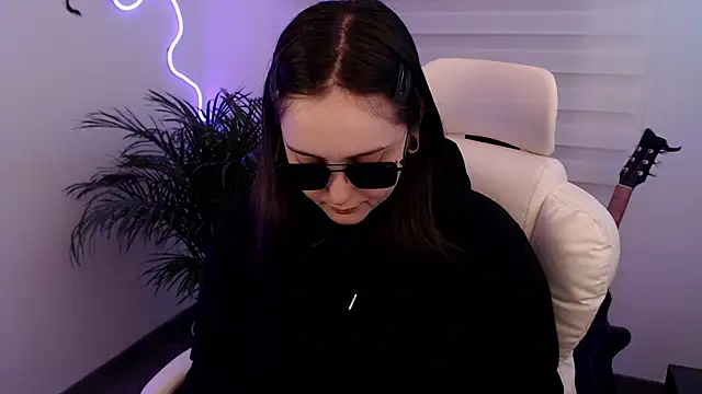 Snapshot of Fallenag666 chatting on November 30, 5:00 am Fallenag666 online show from November 30, 5:00 am