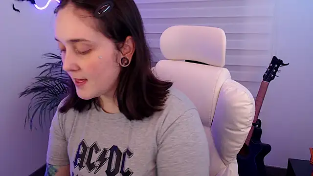 Snapshot of Fallenag666 chatting on December 4, 4:55 am Fallenag666 online show from December 4, 4:55 am