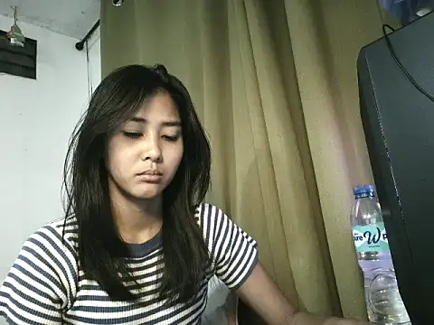 Snapshot of De_amore chatting on June 25, 2:21 pm De amore online show from June 25, 2:21 pm
