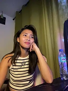 Snapshot of De_amore chatting on June 26, 2:27 am De amore online show from June 26, 2:27 am
