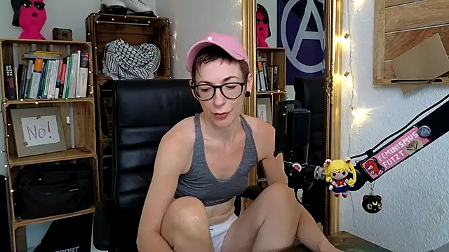 Snapshot of Antifistin chatting on July 2, 12:22 pm Antifistin online show from July 2, 12:22 pm