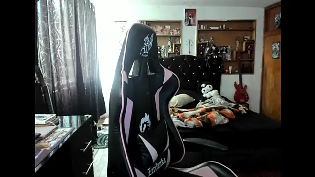 Snapshot of Maki_Zein_ chatting on October 29, 3:47 pm Maki Zein  online show from October 29, 3:47 pm