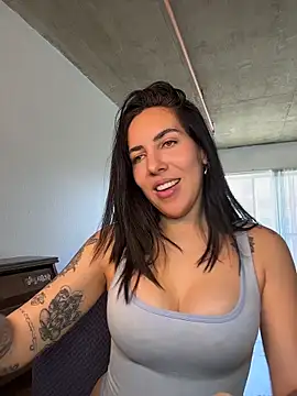 Lolathebaddie online show from February 1, 5:33 pm