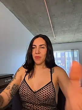 Lolathebaddie online show from February 5, 5:06 pm