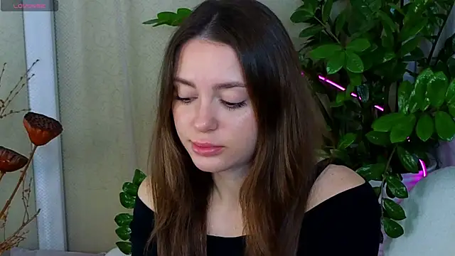 Snapshot of JulliRoss chatting on October 24, 5:15 am JulliRoss online show from October 24, 5:15 am