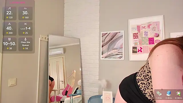 Snapshot of JulliRoss chatting on November 11, 5:18 am JulliRoss online show from November 11, 5:18 am