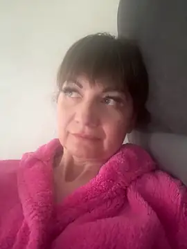 Snapshot of Butterfly8385 chatting on May 8, 1:27 pm Butterfly8385 online show from May 8, 1:27 pm