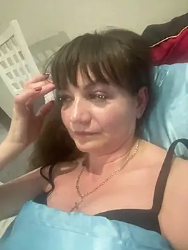 Snapshot of Butterfly8385 chatting on June 10, 8:30 pm Butterfly8385 online show from June 10, 8:30 pm