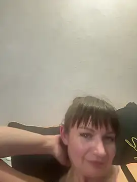 Snapshot of Butterfly8385 chatting on June 28, 8:04 pm Butterfly8385 online show from June 28, 8:04 pm