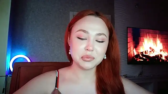 Snapshot of LolaMint_ chatting on November 9, 11:52 am LolaMint online show from November 9, 11:52 am