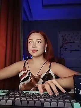 Snapshot of LolaMint_ chatting on November 28, 1:36 pm LolaMint online show from November 28, 1:36 pm