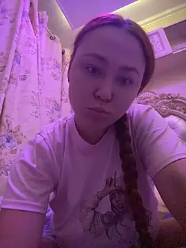 Snapshot of LolaMint_ chatting on December 16, 8:03 pm LolaMint online show from December 16, 8:03 pm