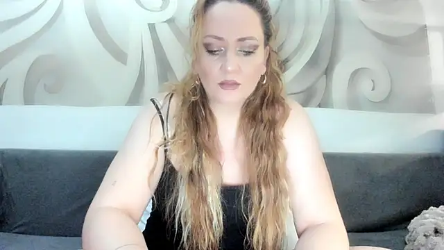Snapshot of 88__callmemadam__88 chatting on December 19, 11:34 pm 88 callmemadam 88 online show from December 19, 11:34 pm