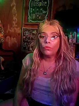 Snapshot of Queen2clouds chatting on November 15, 10:45 am Queen2clouds online show from November 15, 10:45 am