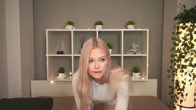 KaryTasch online show from October 28, 10:01 pm