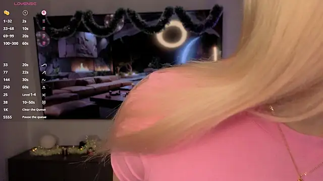 KaryTasch online show from December 3, 9:35 pm